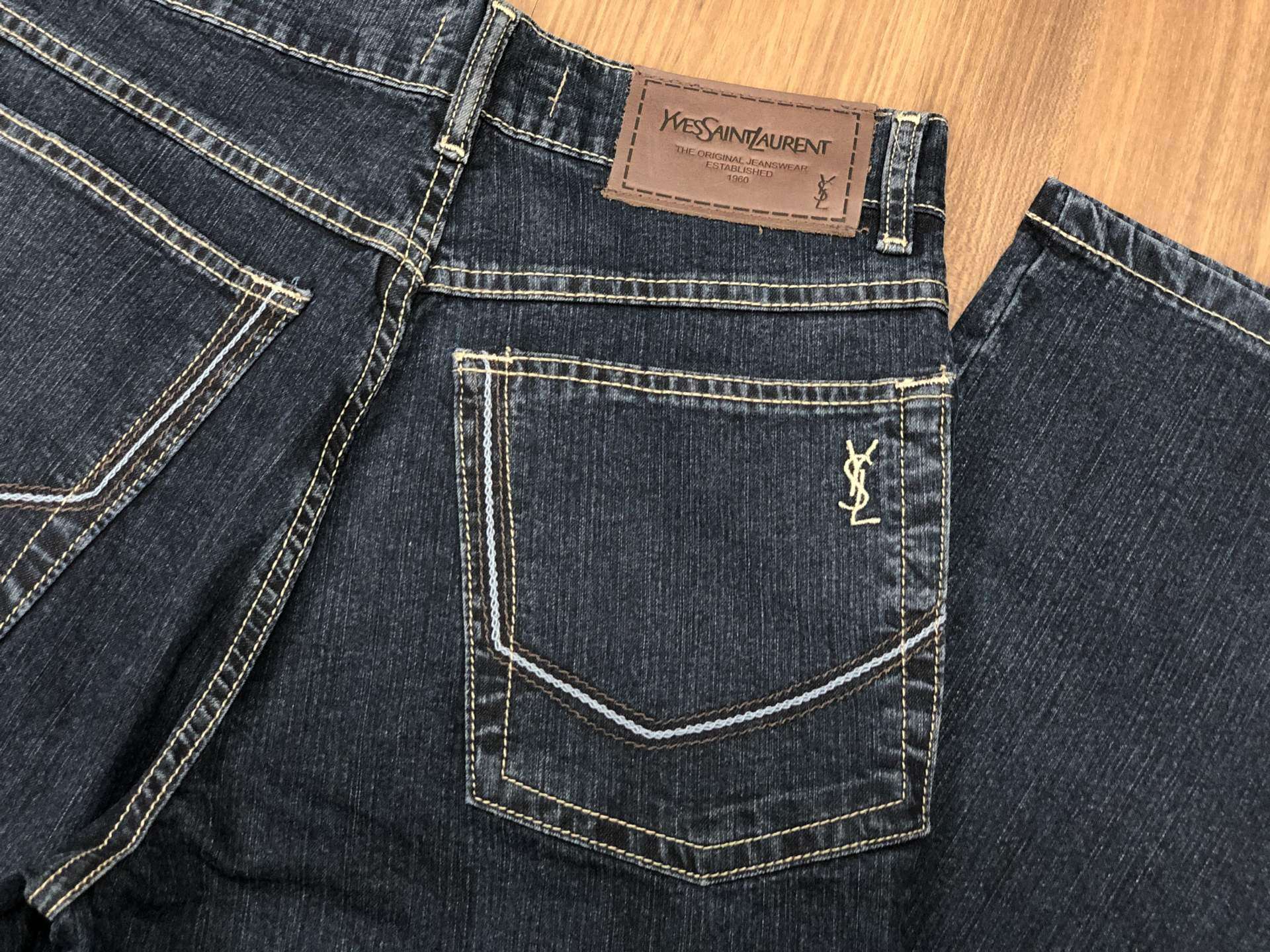 yves saint laurent calças jeans